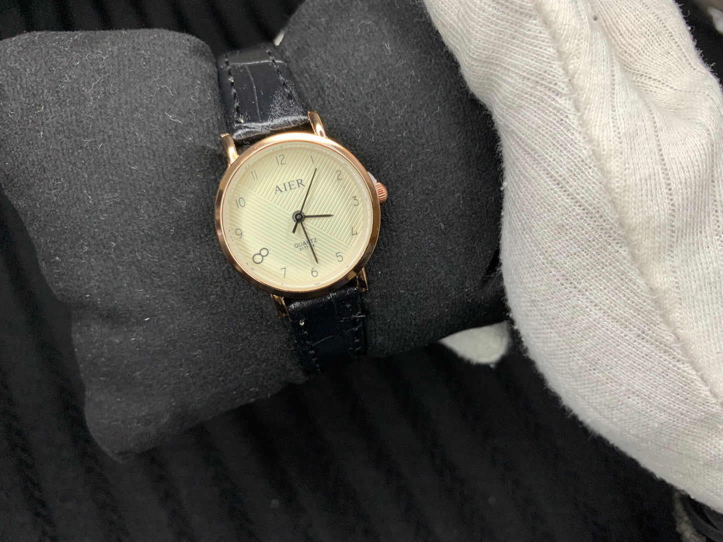 Ladies Black Straps Watch