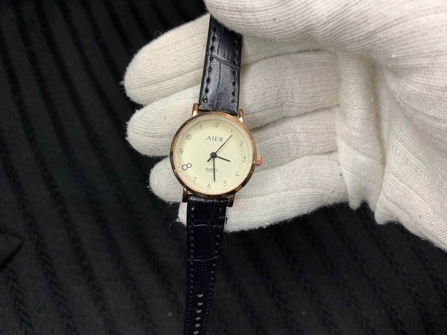 Ladies Black Straps Watch